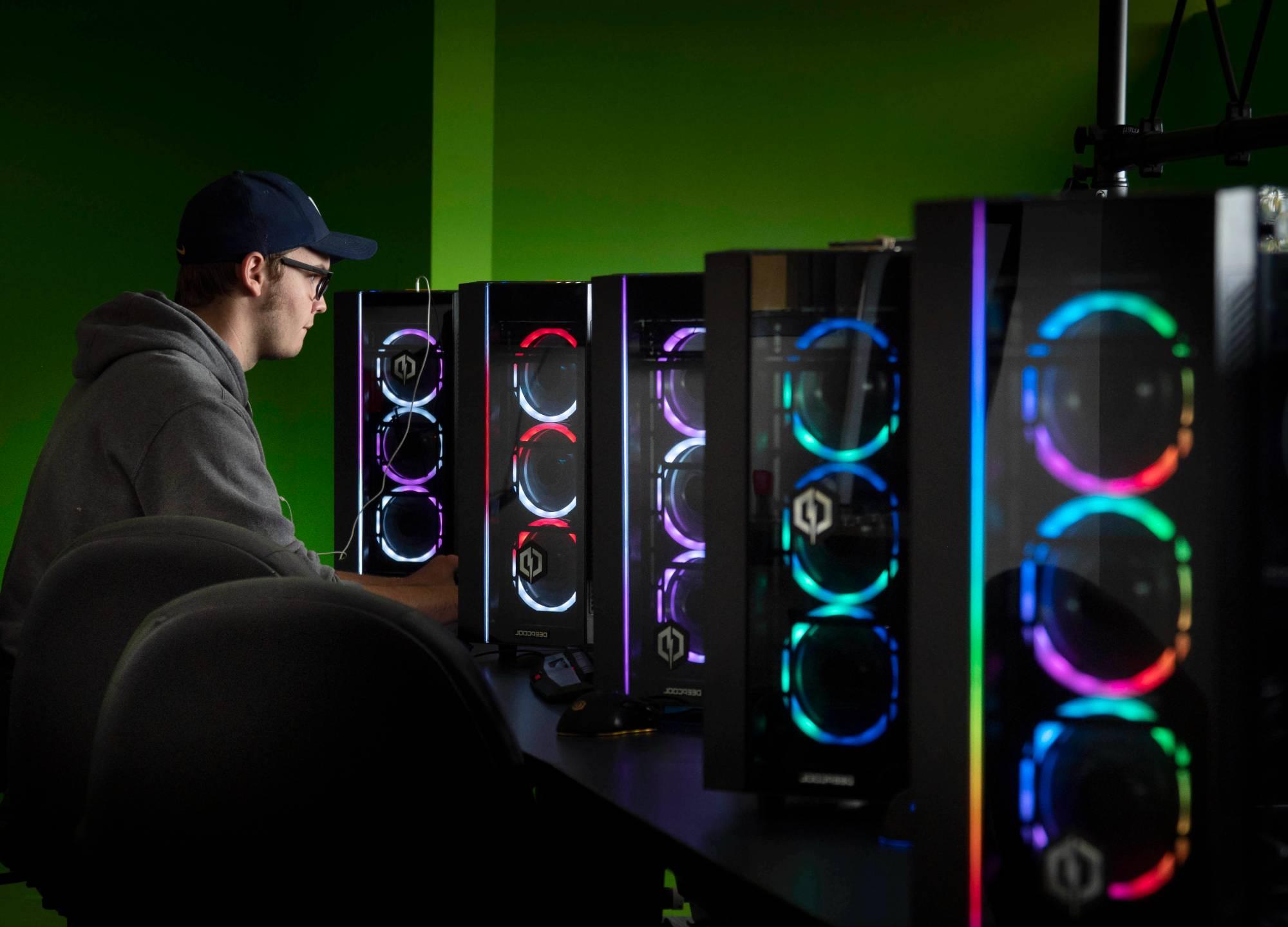 VinU student playing arcade games.