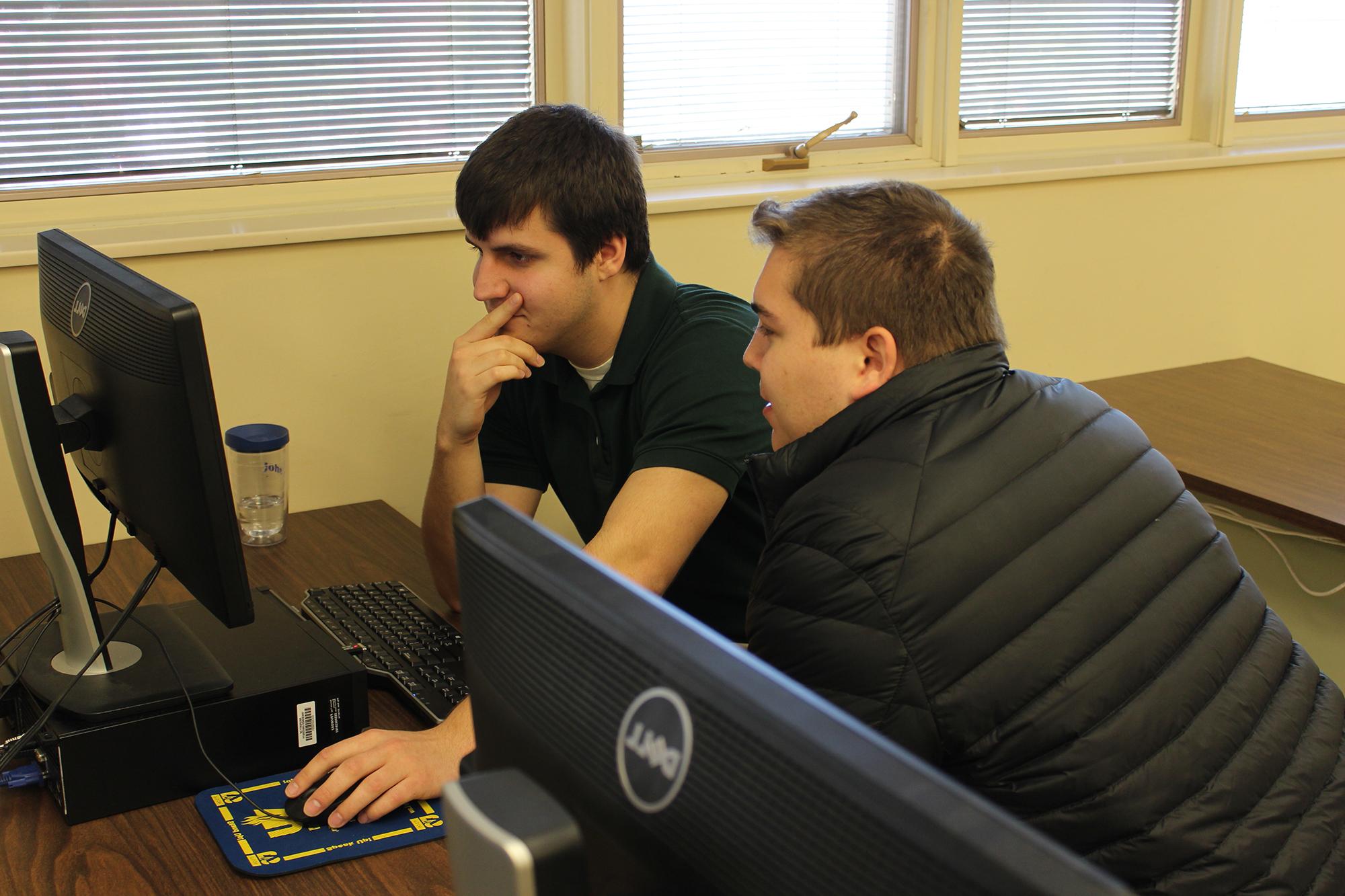 VinU students working on computers in lab.